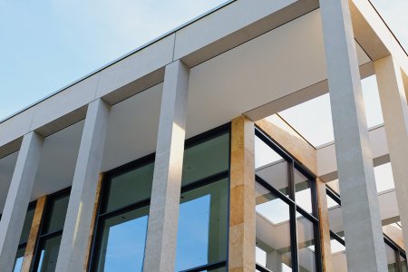 WHY LOW IRON GLASS MORE EXPENSIVE THAN FLOAT GLASS